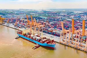 Hoạt động logistics và xuất nhập khẩu tại cảng biển Việt Nam - nơi chịu tác động trực tiếp từ những biến động của trật tự thương mại toàn cầu