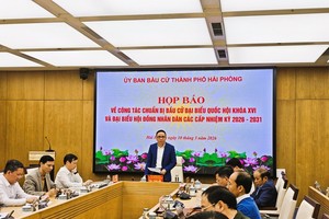 Ông Đào Trọng Đức, Phó Chủ tịch Thường trực HĐND thành phố, Phó Chủ tịch Uỷ ban bầu cử thành phố Hải Phòng chủ trì cuộc Họp báo thông tin về công tác bầu cử. Ảnh: Thanh Sơn
