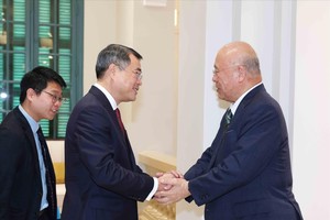 Trưởng Ban Tổ chức Trung ương Lê Minh Hưng tiếp Cố vấn đặc biệt Liên minh Nghị sĩ hữu nghị Nhật - Việt Takebe Tsutomu. Ảnh: Phương Hoa - TTXVN.