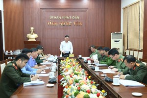 Phó Chủ tịch thường trực UBND tỉnh Hưng Yên Nguyễn Lê Huy phát biểu chỉ đạo tại cuộc họp.