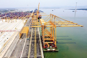 Cảng Lạch Huyện là một trong các dự án có sự tham gia của doanh nghiệp Pháp, mở thêm không gian hợp tác đầu tư và kết nối chuỗi cung ứng khu vực. Ảnh: Đ.T