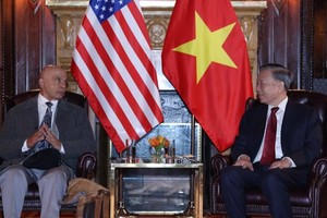 Tổng Bí thư, Chủ tịch nước Tô Lâm tiếp Đồng Chủ tịch Đảng Cộng sản Hoa Kỳ Joe Sims. (Ảnh: Thống Nhất/TTXVN)