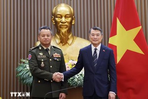 Thủ tướng Lê Minh Hưng tiếp Đại tướng Tea Seiha, Phó Thủ tướng, Bộ trưởng Bộ Quốc phòng Campuchia. (Ảnh: Lâm Khánh/TTXVN)