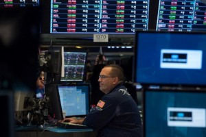 Giới đầu tư thận trọng trước các thông tin mới