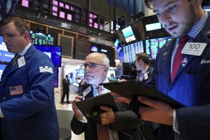 Giao dịch chứng khoán khối ngoại ngày 26/8: Tiếp tục bán ròng hàng trăm tỷ đồng