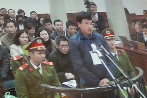 Bị cáo Lê Minh Hiếu trả lời trước tòa