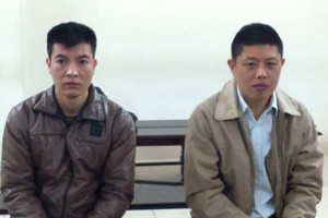  Hai bị cáo tại tòa