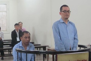 Hai bị cáo Trung Quốc tại tòa