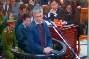 Bị cáo Nguyễn Xuân Sơn tại tòa (Ảnh chụp qua màn hình)