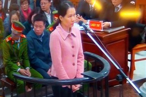 Bị cáo Nguyễn Minh Thu trình bày trước tòa.