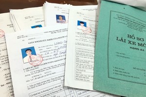 “Lò” làm giả giấy khám sức khỏe của ông chủ quán ăn