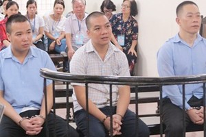 Các bị cáo tại phiên tòa trước.