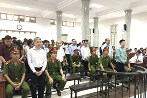 Quang cảnh phiên tòa.