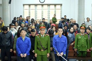 Các bị cáo tại tòa.