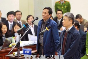 Bị cáo Sơn (bên phải). Ảnh TTXVN