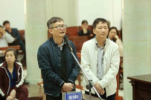 Các bị cáo tại tòa.Ảnh TTXVN