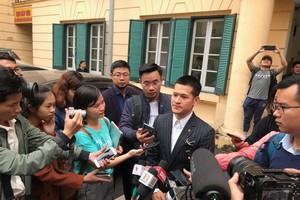 Đạo diễn Nguyễn Việt Tú trả lời sau khi kết thúc phiên tòa.