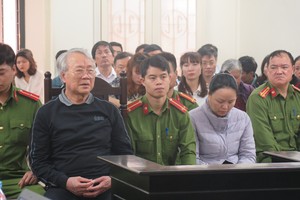 Bị cáo Cường và Thương tại tòa.