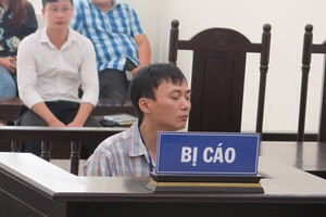 Dùng thẻ tín dụng bị trộm cắp mua hàng trên mạng, có giám định tâm thần vẫn lĩnh án 8 năm