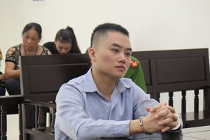 Nhận làm visa đi ÚC, visa định cư tại Mỹ, cựu Giám đốc Công ty Rồng Việt chiếm đoạt hơn 5 tỷ đồng