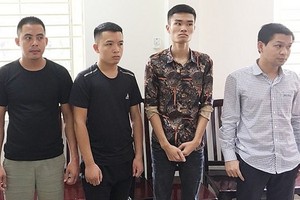 Các đối tượng khi bị bắt. Ảnh Pháp luật xã hội.