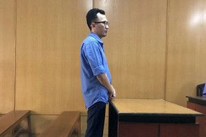 Bị cáo tại phiên tòa sơ thẩm. Ảnh Báo Người lao động.