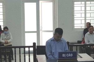 Hà Nội: Đối tượng lừa 2 cán bộ công an lĩnh án 12 năm tù