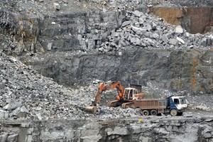 Bà Phạm Thị Hinh, cựu Chủ tịch HĐQT CTCP Công nghiệp khoáng sản Bình Thuận (KSA) bị khởi tố vì thao túng cổ phiếu