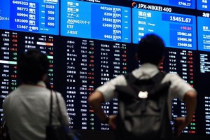 Định giá cổ phiếu khu vực châu Á lên cao nhất một thập kỷ