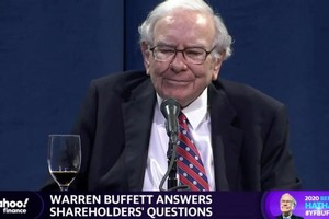 Lý do Warren Buffett bắt đầu đặt cược vào chứng khoán bên ngoài nước Mỹ