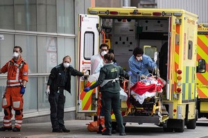 Thế giới đóng cửa biên giới với Anh khi chủng Covid-19 mới gây hoảng loạn