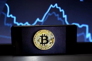 Thị trường tiền điện tử thổi bay 260 tỷ USD vốn hóa chỉ trong 24 giờ