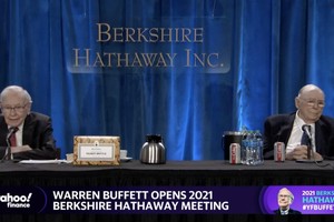 Warren Buffett và Charlie Munger tại cuộc họp thường niên của Berkshire Hathaway ở Los Angeles, California ngày 1/5/2021