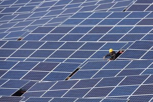 Mỹ cấm nhập khẩu vật liệu tấm pin năng lượng mặt trời từ một số công ty Trung Quốc