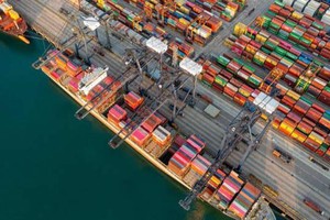 Chuỗi cung ứng toàn cầu bị rối loạn do tình trạng tắc cảng container