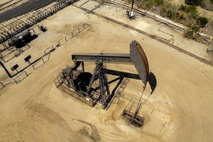 Giá dầu tiếp tục biến động trước thềm cuộc họp OPEC+