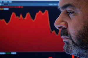 Biến thể Omicron khuếch đại xu hướng bán tháo trong thị trường đầu cơ