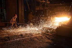 Giá kim loại cơ bản phân hoá mạnh trong năm 2021