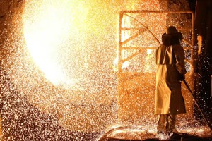 Nhiều lò luyện kim ở châu Âu đối mặt với nguy cơ đóng cửa do thiếu điện