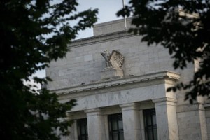 Gánh nặng chi phí để đảo nợ lên tới hơn 1.000 tỷ USD, rủi ro vỡ nợ gia tăng trên toàn cầu