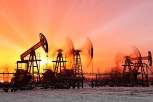 Giá dầu có thể sớm quay trở lại mức 100 USD/thùng khi OPEC+ xem xét mức cắt giảm lịch sử