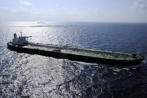 Giá cước vận chuyển dầu sụt giảm mạnh sau khi OPEC+ cắt giảm sản lượng