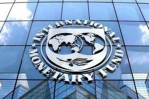 IMF: Đồng đô la tăng giá ảnh hưởng đến các thị trường mới nổi mạnh hơn các nền kinh tế tiên tiến
