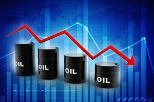 Giá dầu quay đầu giảm mạnh do lo ngại nhu cầu sụt giảm