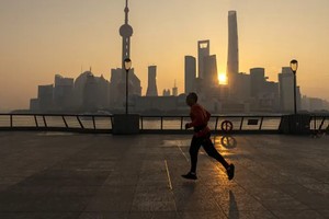 IMF nâng dự báo tăng trưởng kinh tế toàn cầu