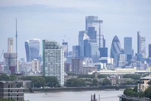 Kinh tế Anh rơi vào suy thoái kỹ thuật vào cuối năm 2023