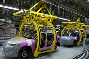 Trung Quốc tập trung vào sản xuất, bỏ bất động sản lại phía sau