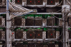 Các công ty khai thác tiền điện tử đang kiếm được nhiều tiền hơn bao giờ hết khi giá Bitcoin lập đỉnh