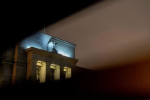 Các ngân hàng trung ương lớn không thay đổi lãi suất trong tháng 4