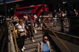 Niềm tin của người tiêu dùng vẫn ở dưới mức trước đại dịch bất chấp sự phục hồi kinh tế toàn cầu